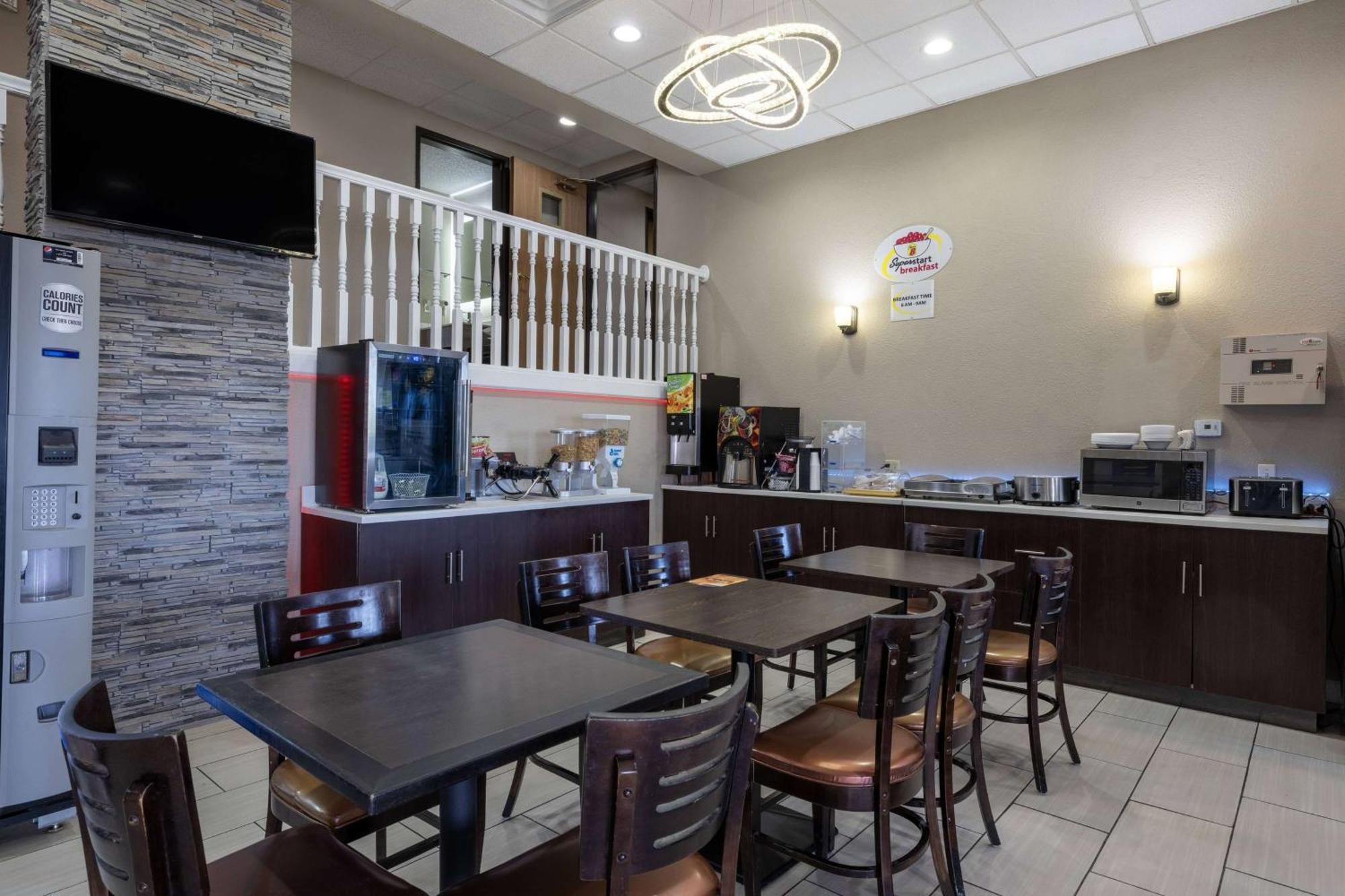 The Inn&Suites Sw אומהה מראה חיצוני תמונה
