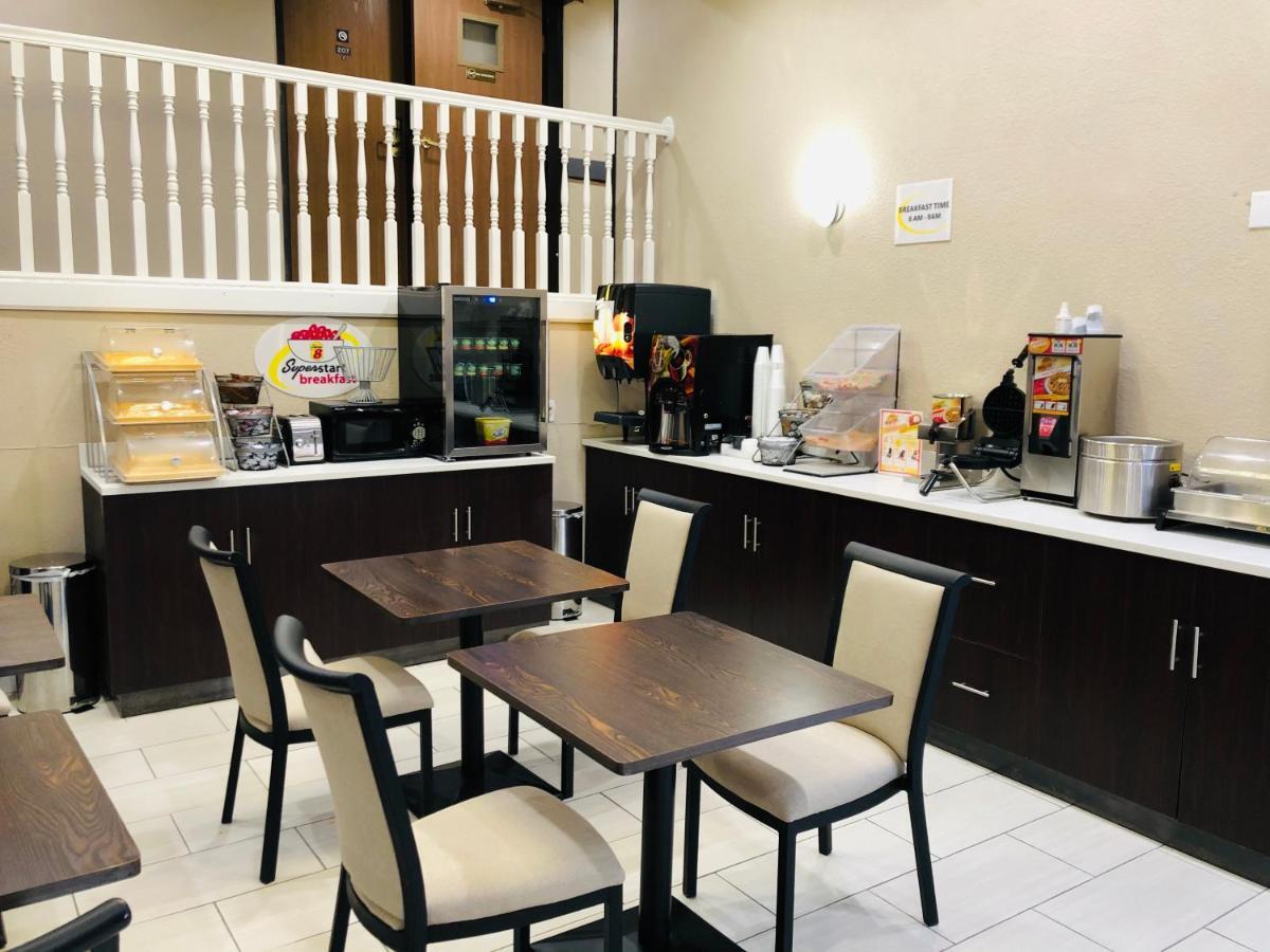 The Inn&Suites Sw אומהה מראה חיצוני תמונה